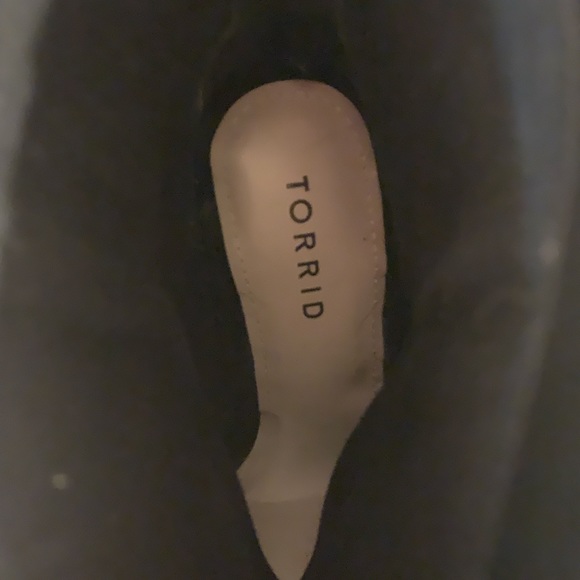 Torrid Black Floral Velvet Peep Toe Booties Black Heel Zip Up Size 8W - Picture 8 of 8